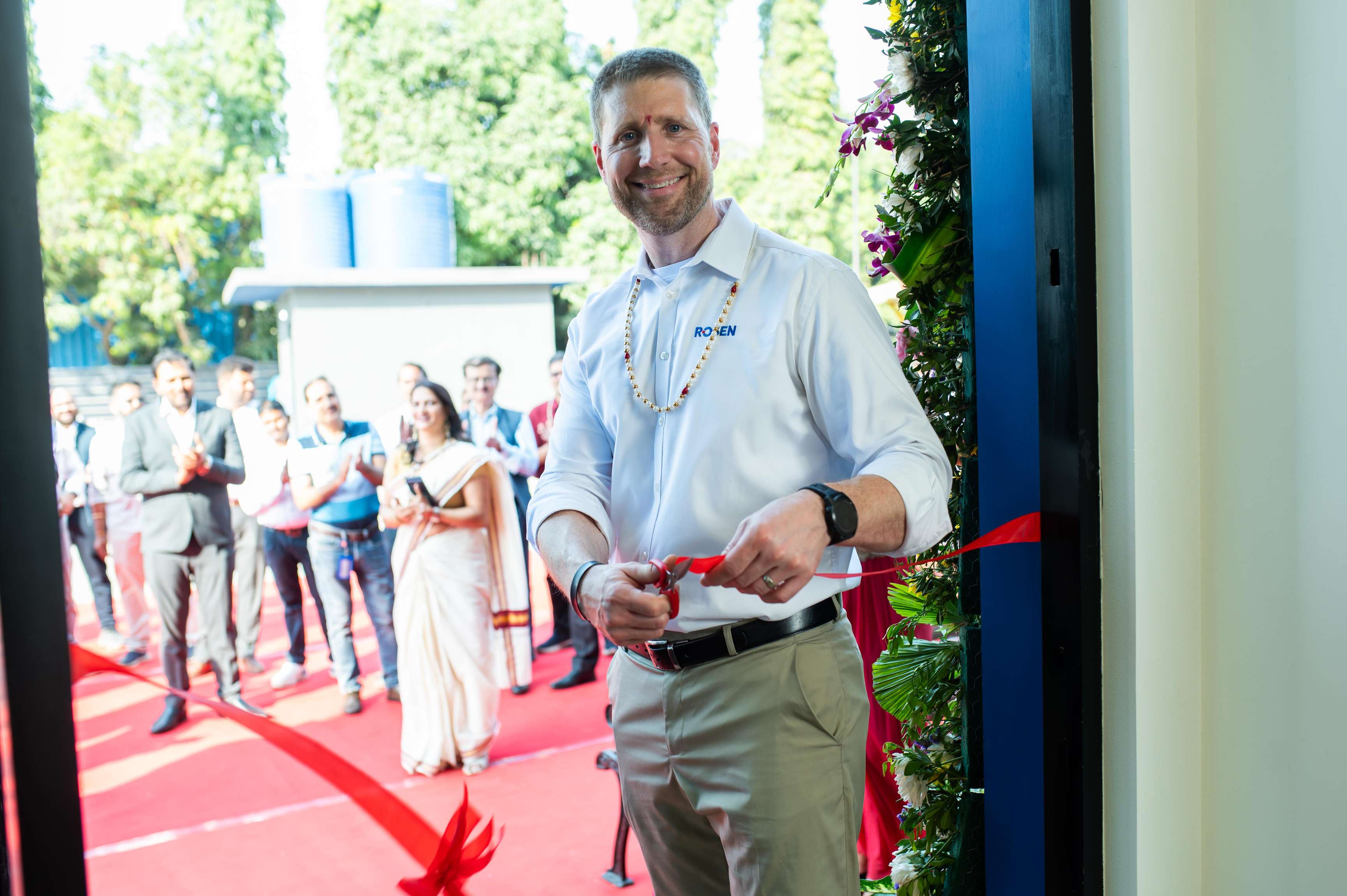 Picture of the ribbon cutting ceremony for the new ROSEN office in India.