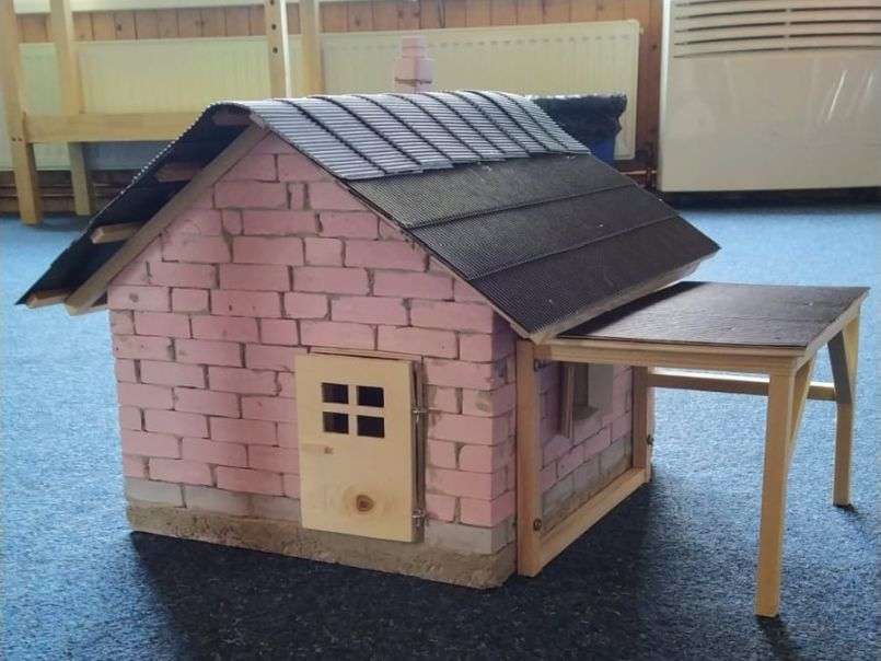 Ein Miniaturhaus.
