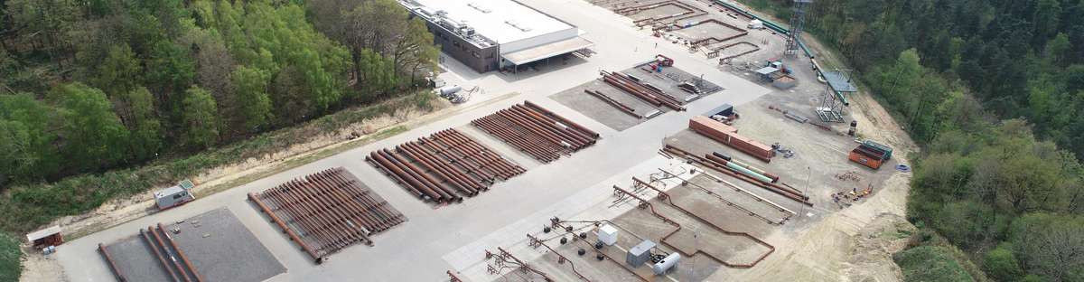 View from above on a part of the test field in Lingen, many pipelines are lined up next to each other.