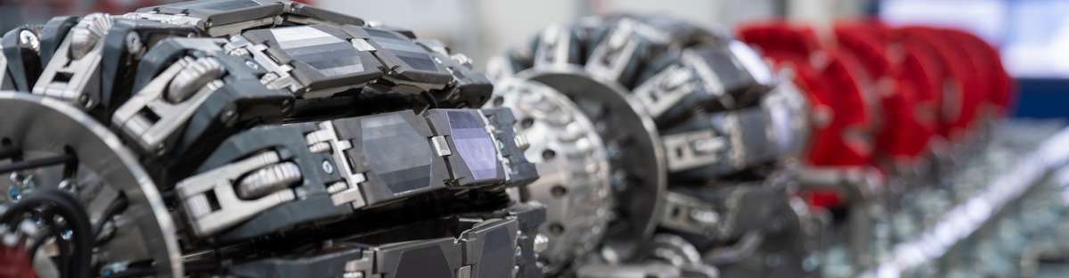 Photo of the ROSEN tool EMAT-C Ultra with the front in focus and the further end blurry.