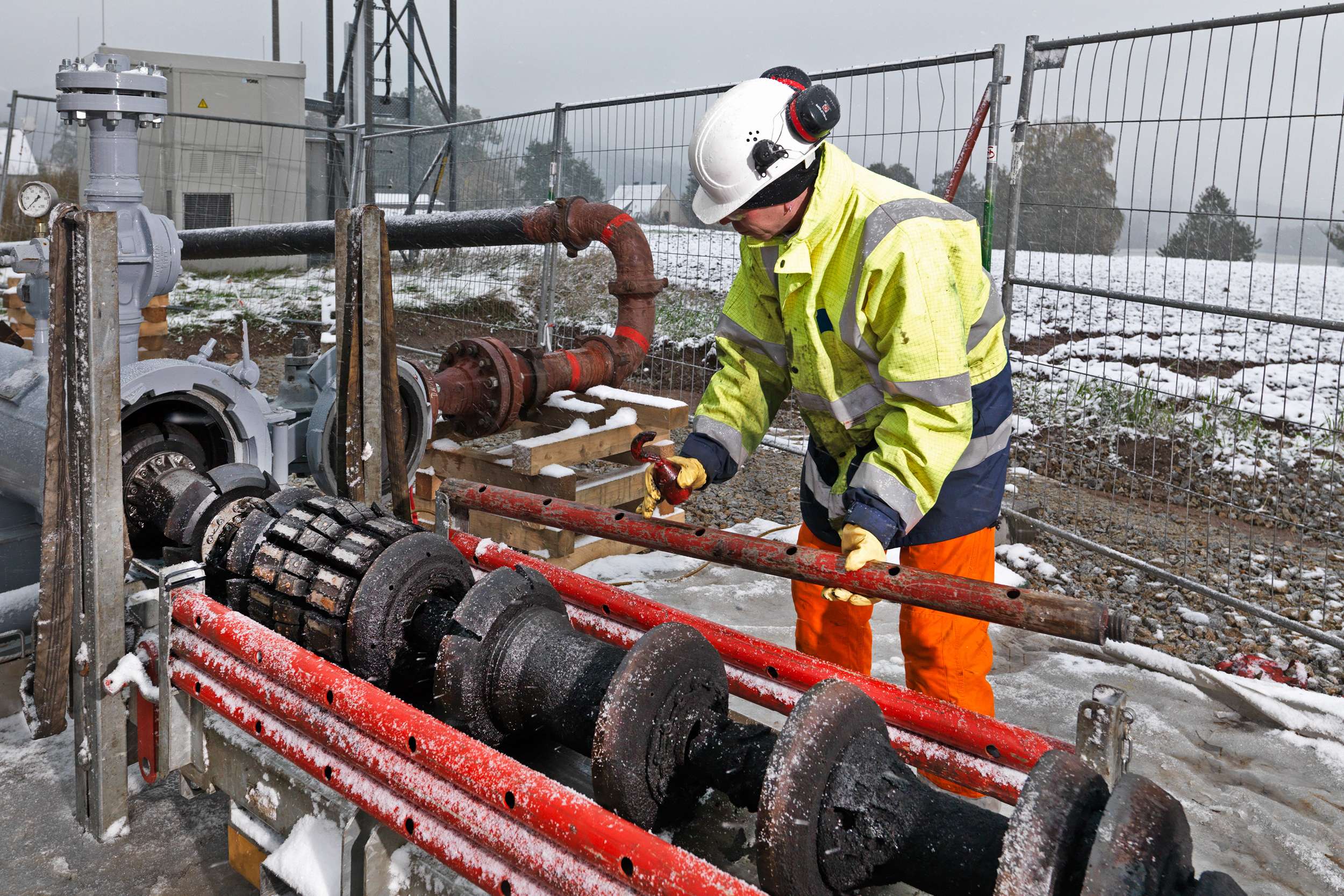 Field Technician standing at a tool receiver with a dirty ILI tool. 