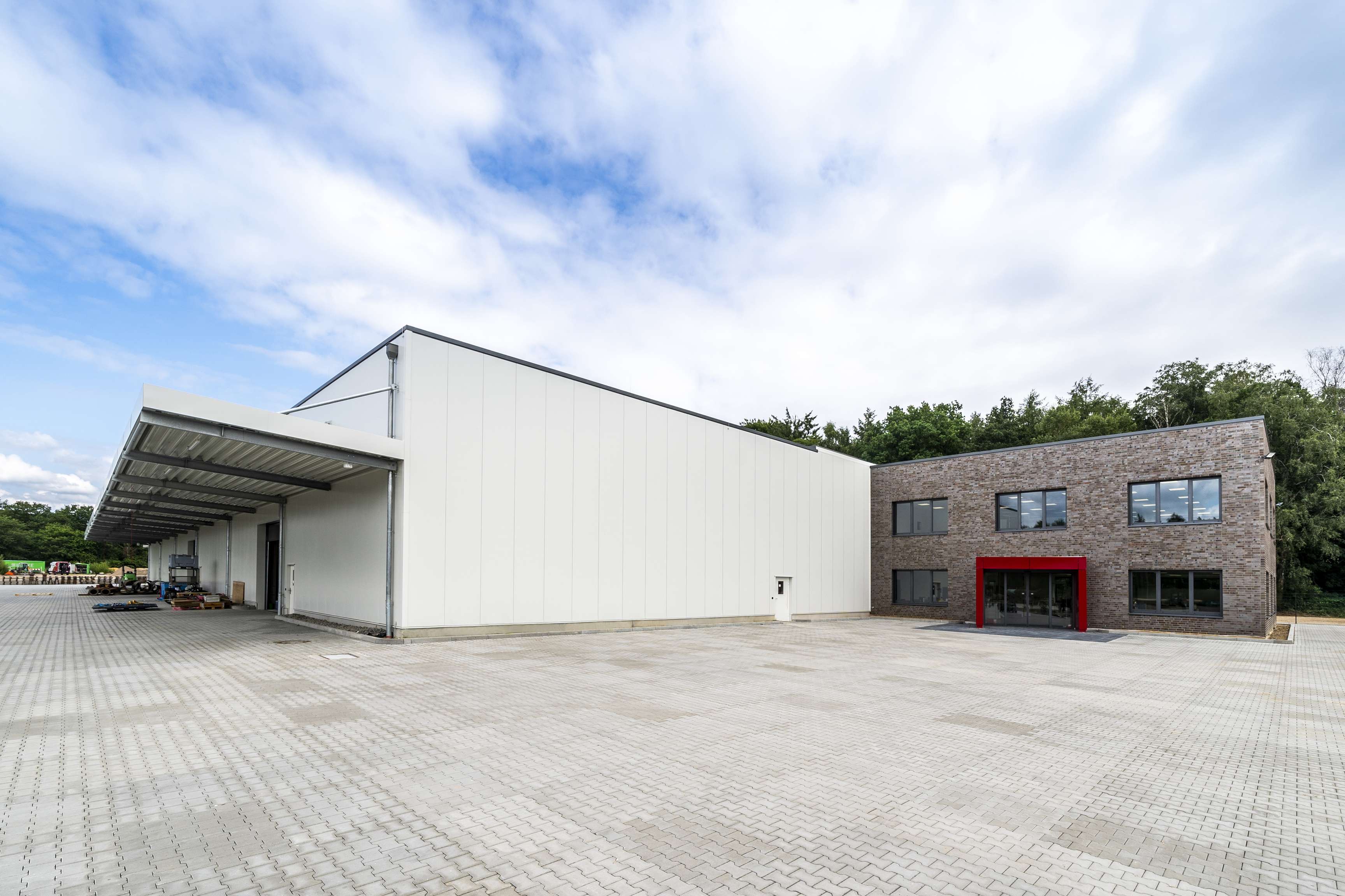 View of ROSEN's hydrogen testing building from the outside.