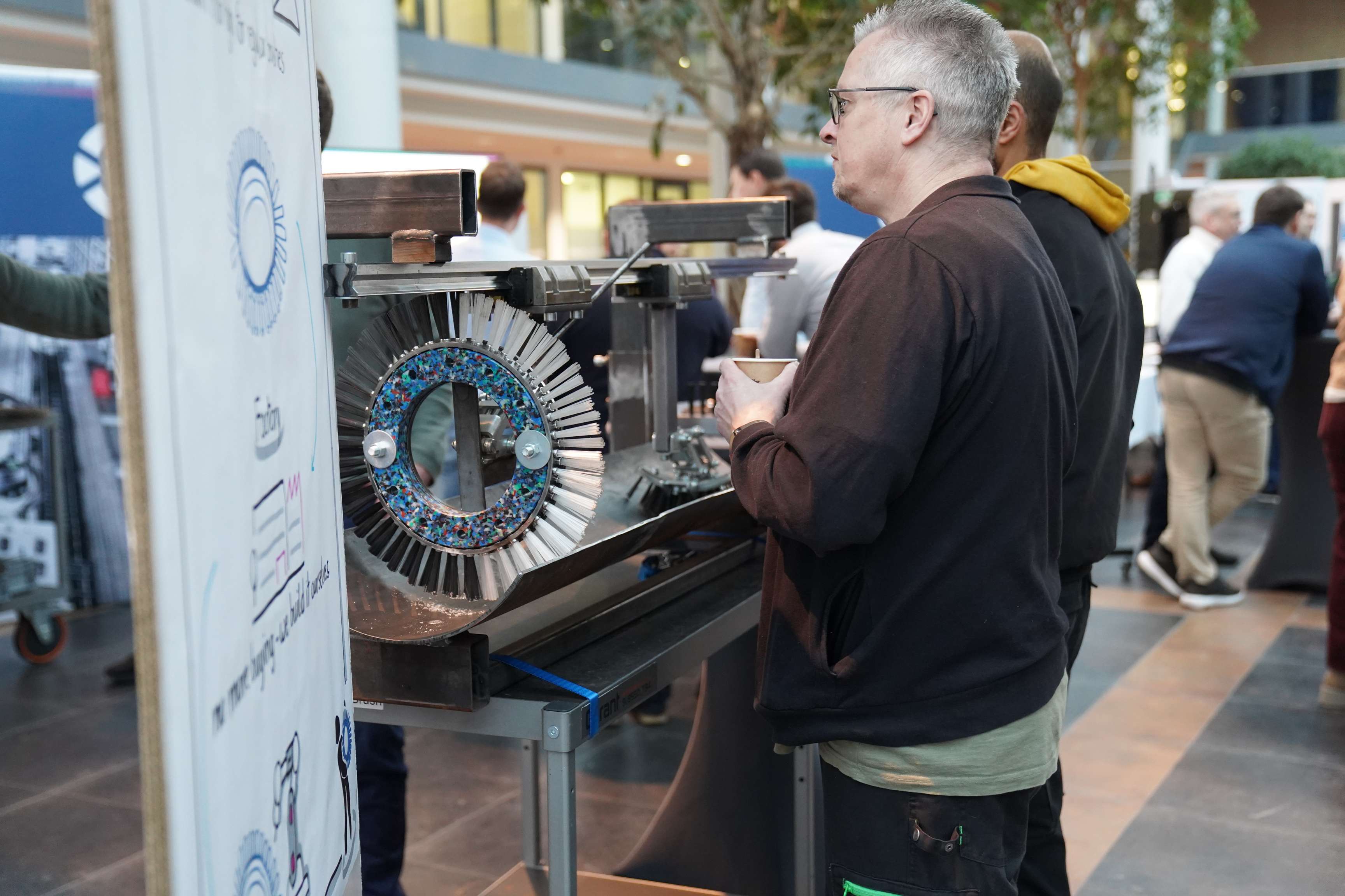 Employees looking at ROSEN' solutions on Creation Day