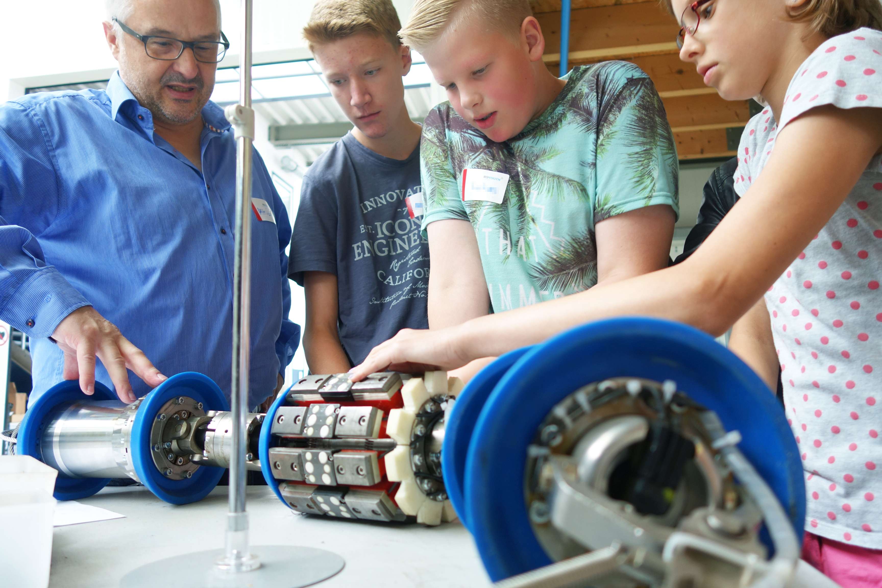 Children that learn more about ROSEN's tools for pipeline inspection