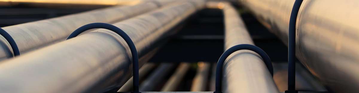 Steel pipelines in the crude oil factory.
