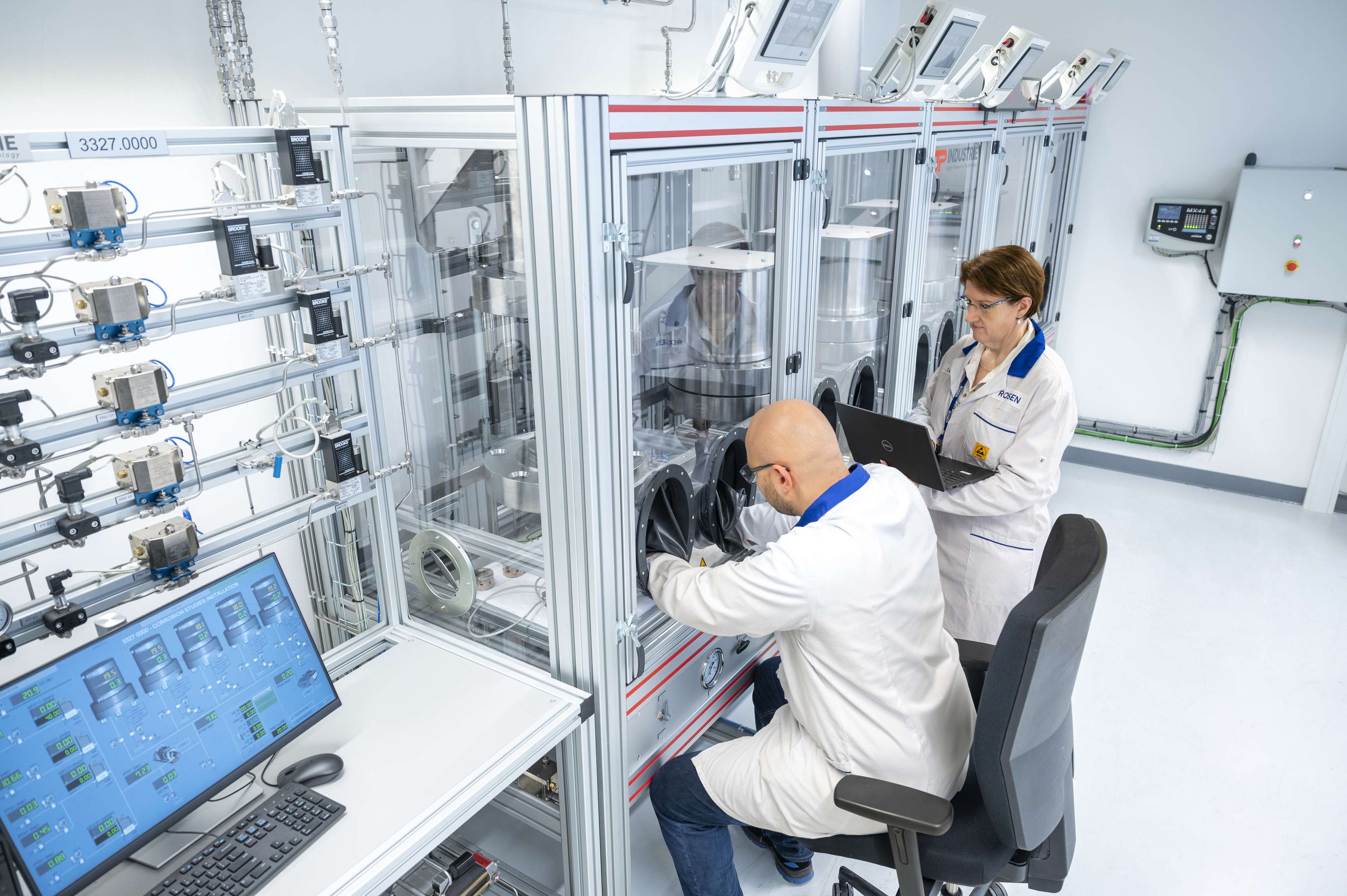 Two employees in ROSEN's hydrogen lab work at a testing booth.