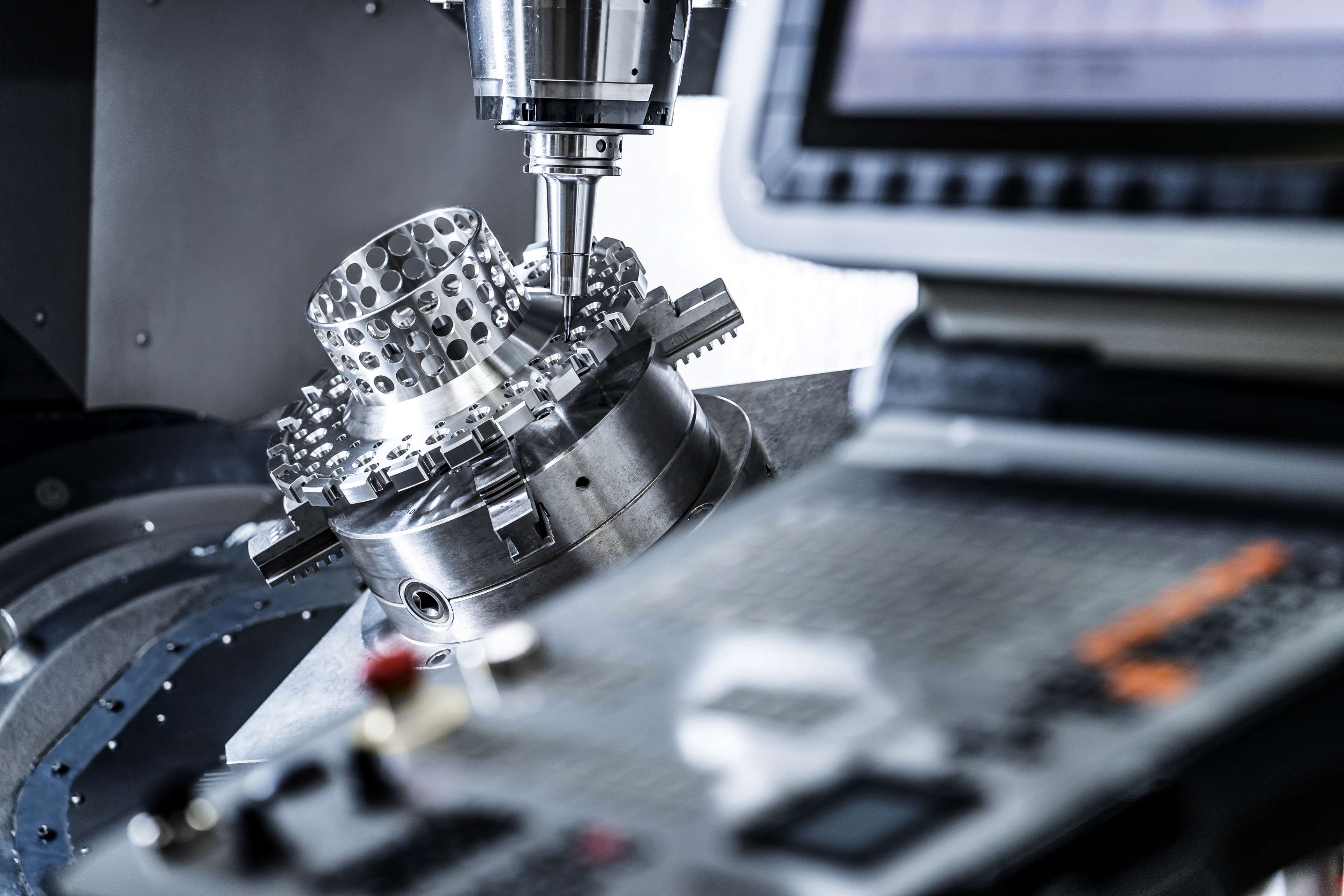 CNC-Produkt aus dem Seitenwinkel fotografiert.