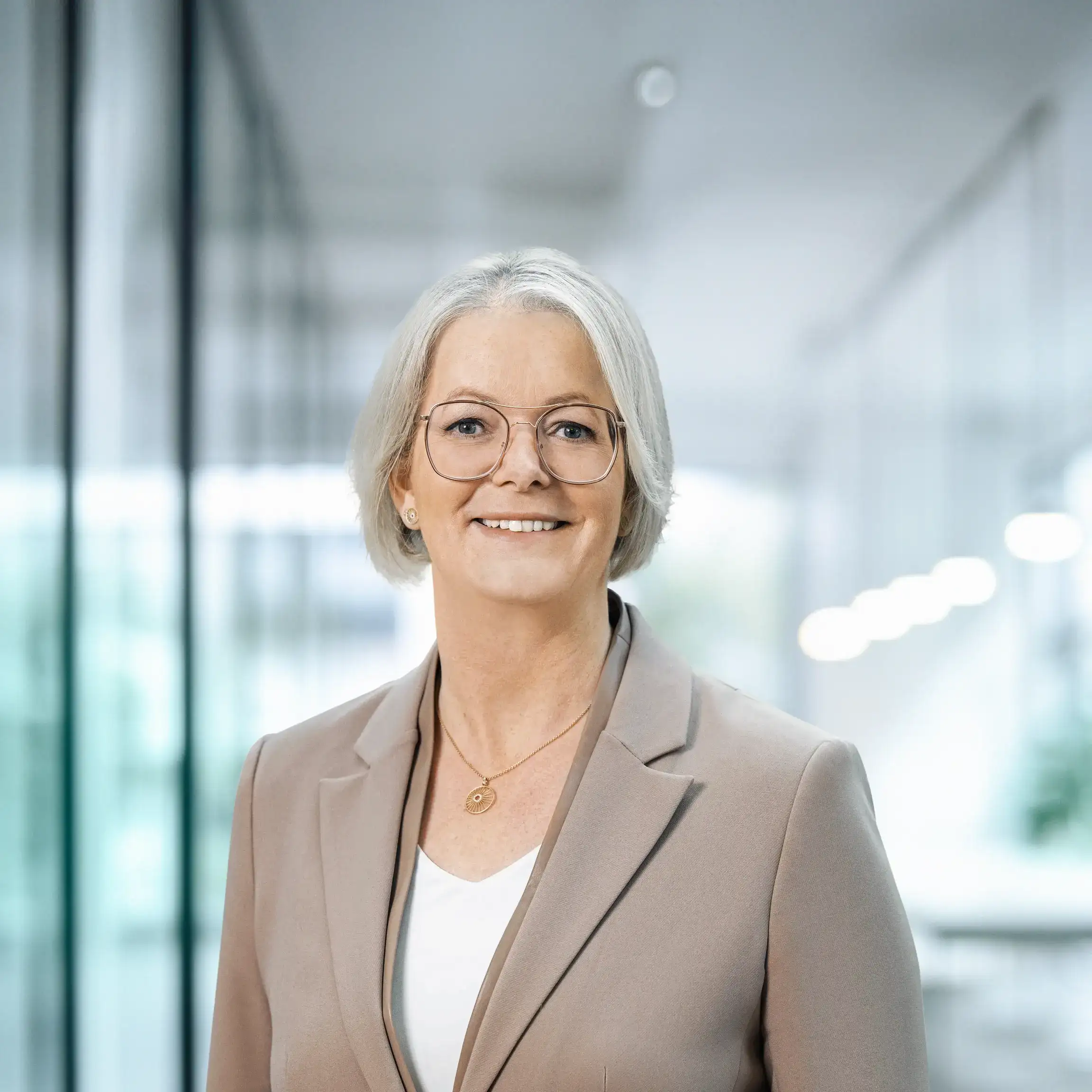 Retrato de Daniela Schomaker, Directora Administrativa (CAO)