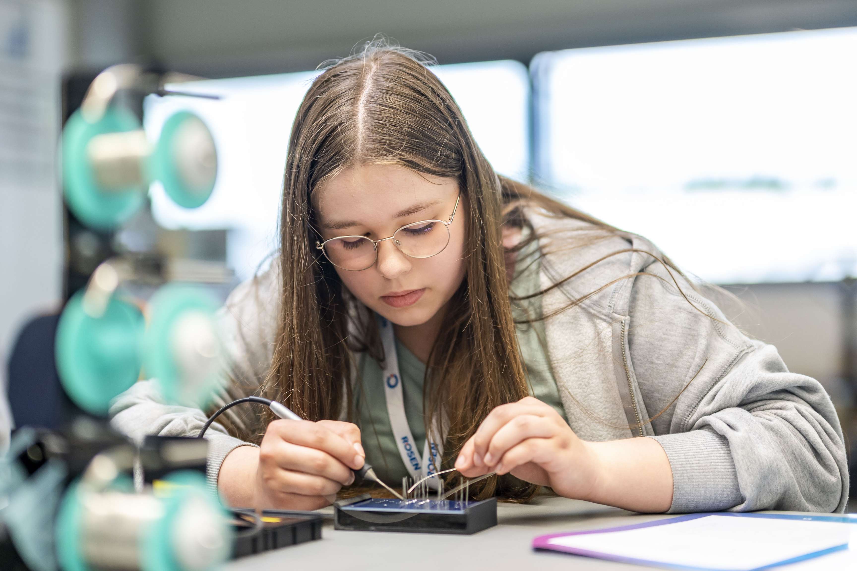 Young women learning electrical engineering in an introductory course at ROSEN's Talent Day