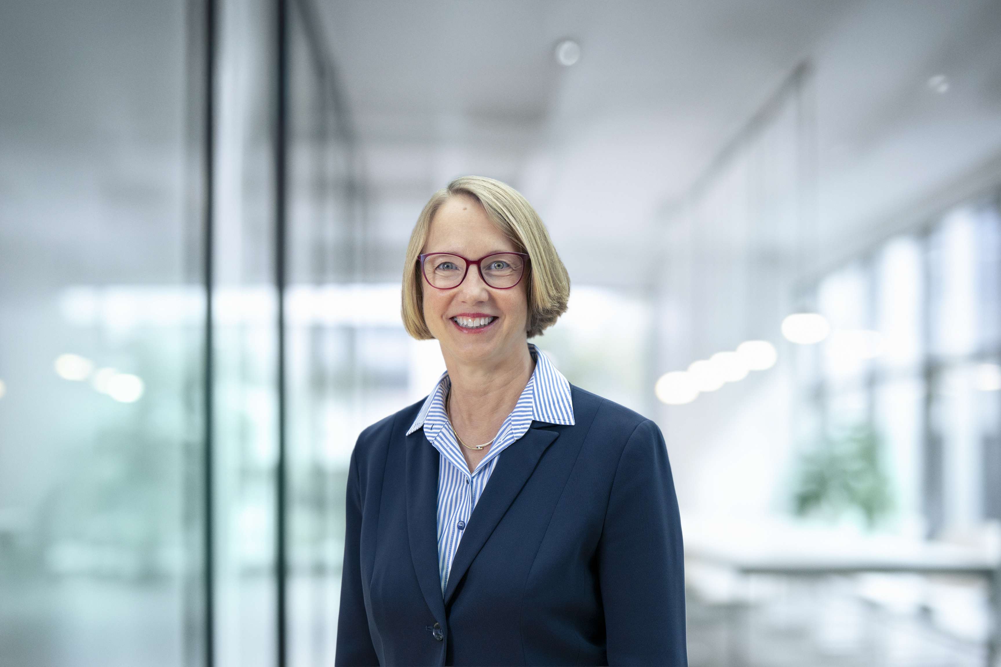 Portrait of Alice Heezen, Chief Human Resources Officer (CHRO)